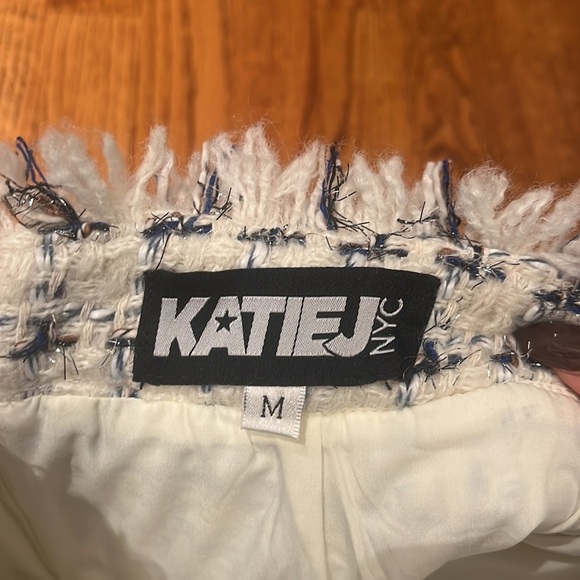 Katie J NYC Girl’s White and Blue Mini Skirt Size M - Picture 3 of 4